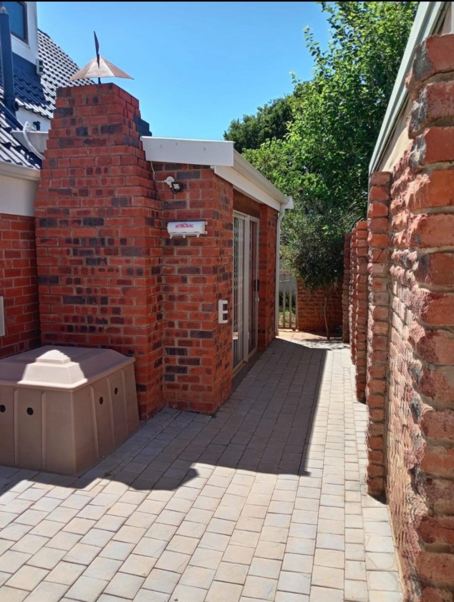 4 Bedroom Property for Sale in Noorsekloof Eastern Cape